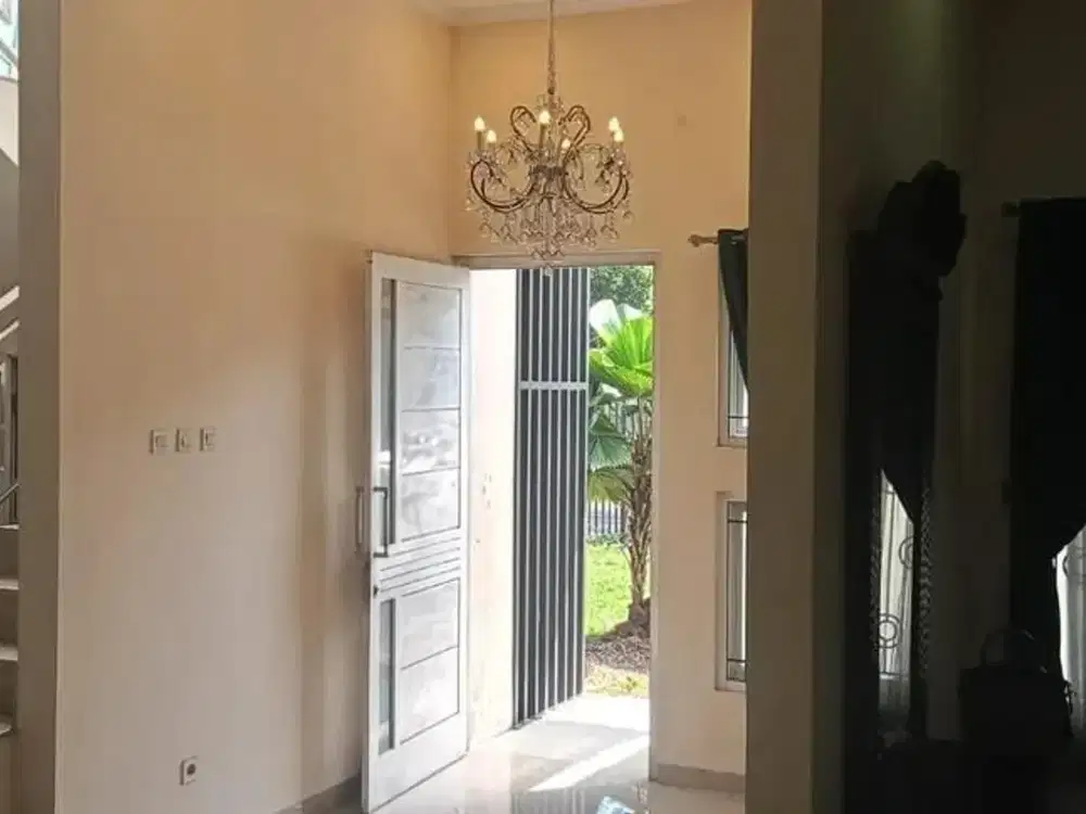Rumah Hadap Timur Laut Cluster Caspia BSD dengan Pool