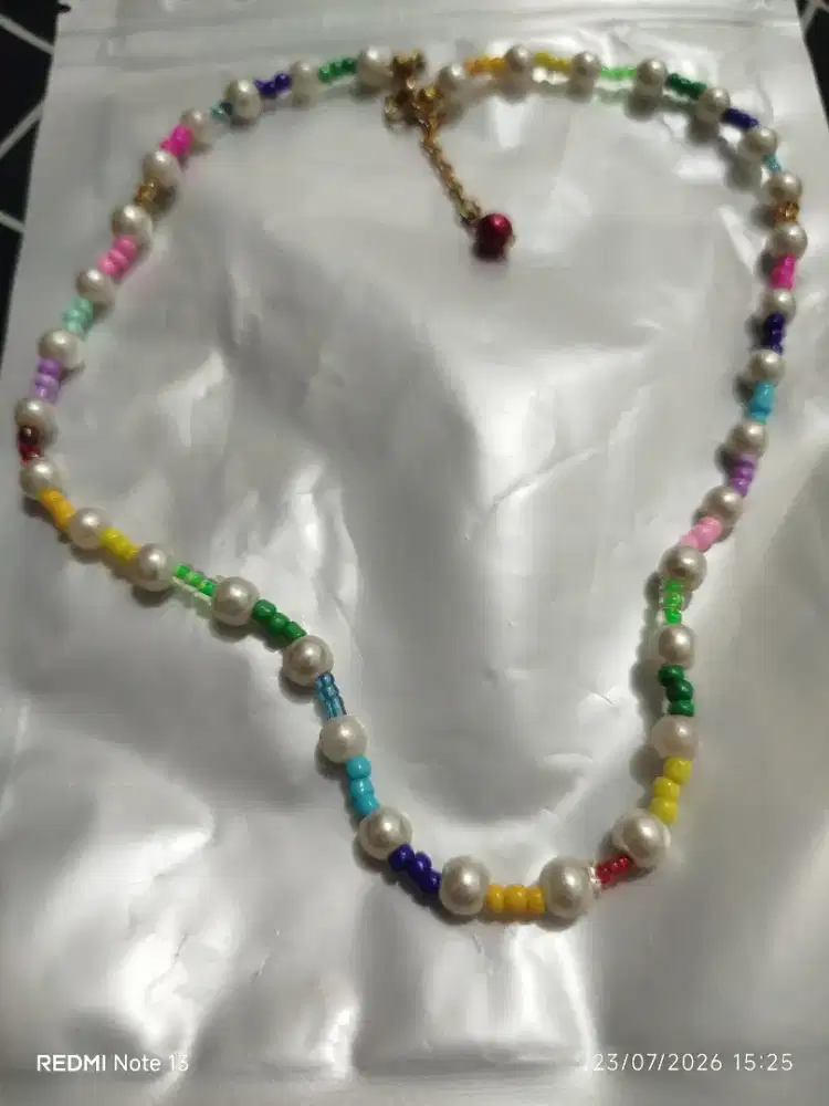 Kalung manik-manik rainbow beaded