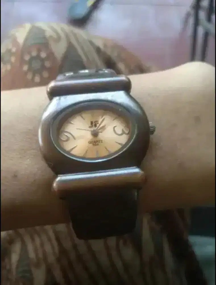 Jam tangan wanita gold stainless steel merk Jg 004