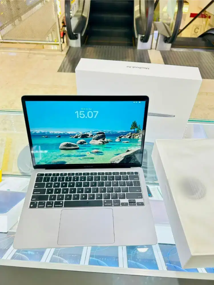 MacBook Air Apple M1 Chip 13-inch Resmi iBox Space Grey 8GB/256GB