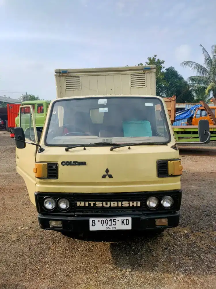 DIJUAL MOBIL BOX COLD DIESEL