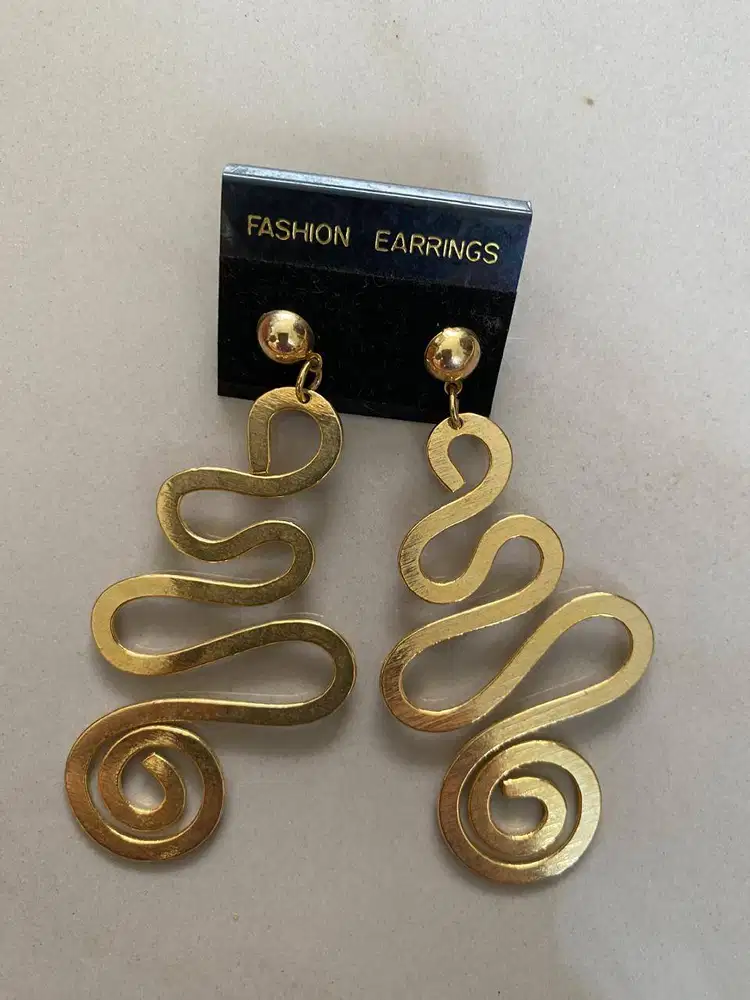 ANTING PANJANG – WARNA GOLD - PRELOVED