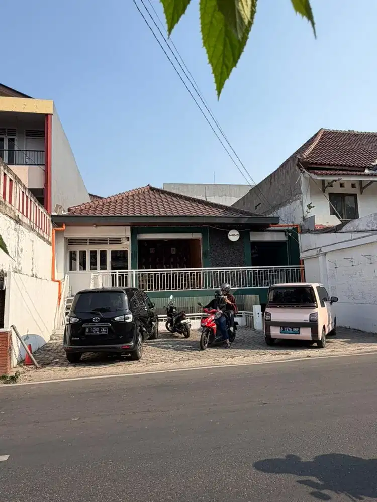 DIJUAL RUMAH DENGAN KOSAN 22 PINTU DAN CAFE SIAP USAHA DEKAT KAMPUS