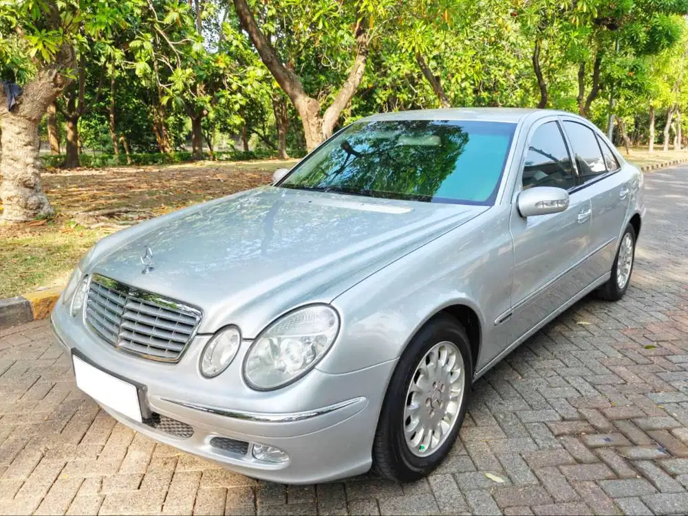 Mercy E260 AT Silver Tahun 2004 MercedesBenz E Class Automatic