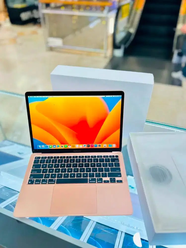 MacBook Air Apple M1 Chip 13-inch Resmi Inter Gold 8GB/256GB