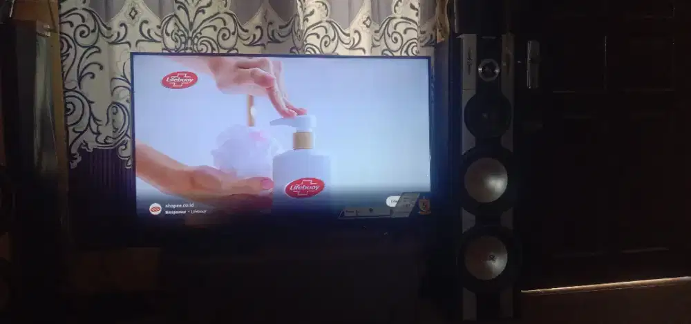 Jual tv 42in kondisi mulus bisa langsung konek internet