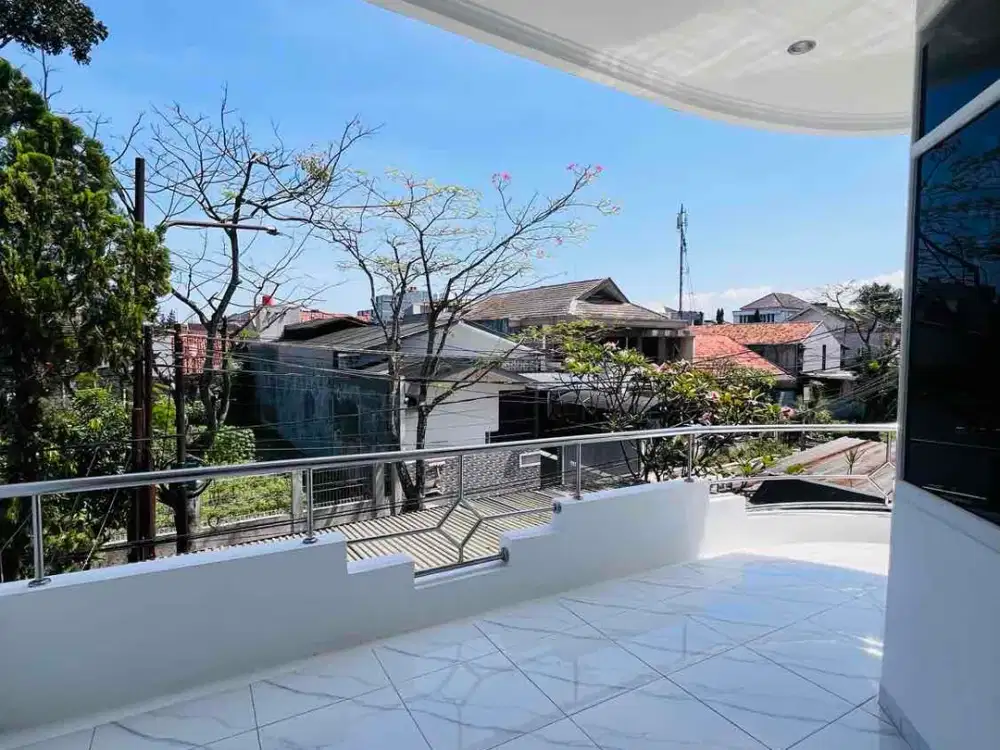 DISEWAKAN RUMAH  2 LANTAI DI JALAN CIJAWURA GIRANG 2 BUAH BATU MARGACINTA BANDUNG