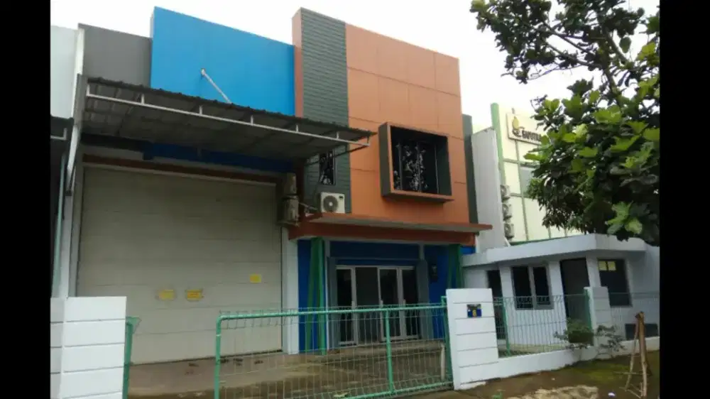 Disewakan gudang di Taman Tekno Bsd bisa masuk kontainer siap pakai