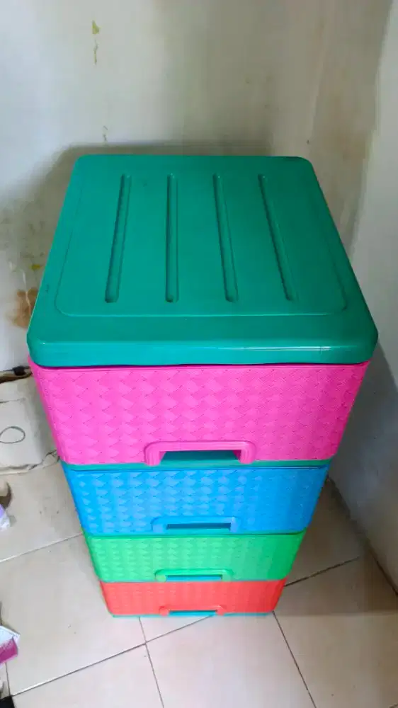 Lemari plastik 4 susun
