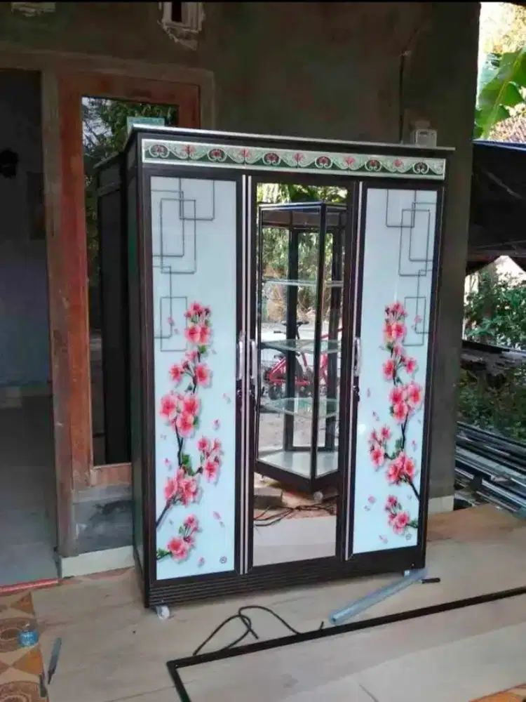 Lemari baju aluminium