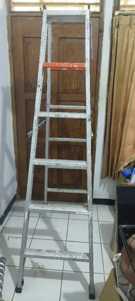 Tangga besi siap pakai