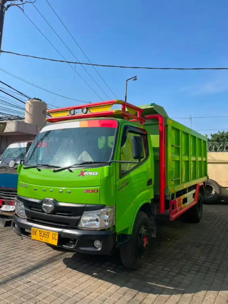 DUMP TRUK HINO DUTRO 136 HD