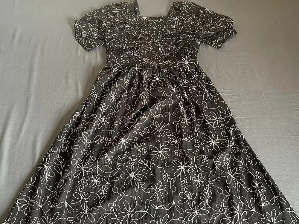 Dress hitam bunga