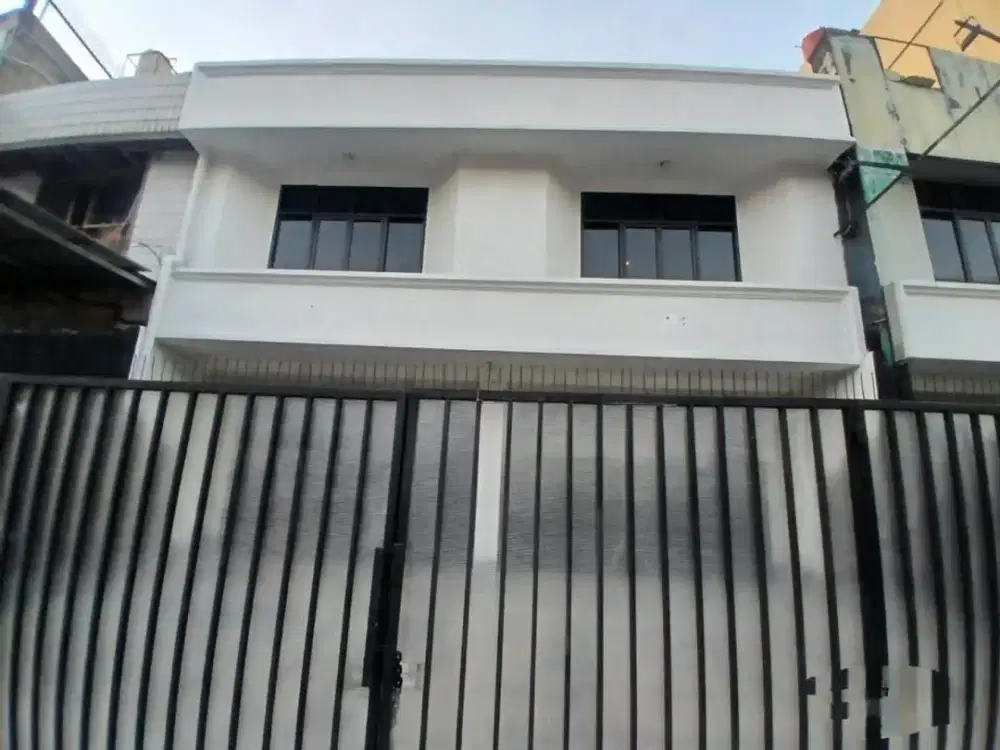 Dijual Ruko Gandeng 2 Bangunan Baru Lokasi Pinggir Jalan Utama di Pondok Kelapa, Duren Sawit. Jakarta Timur