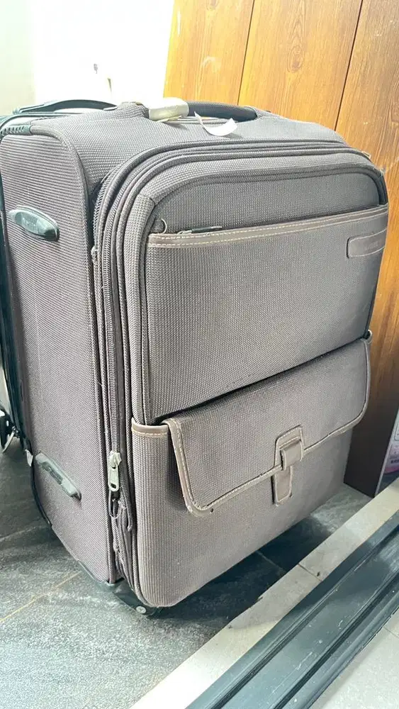 Di jual koper bekas