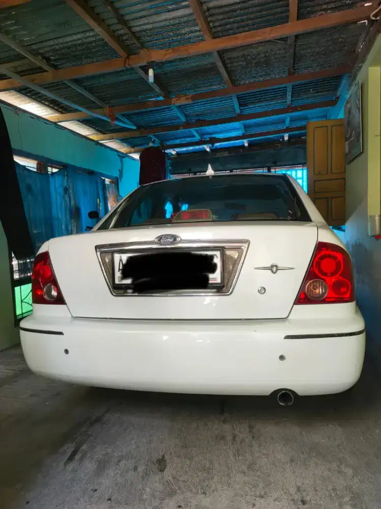 Jual sedan Ford Lynk, pantau cocok bayar