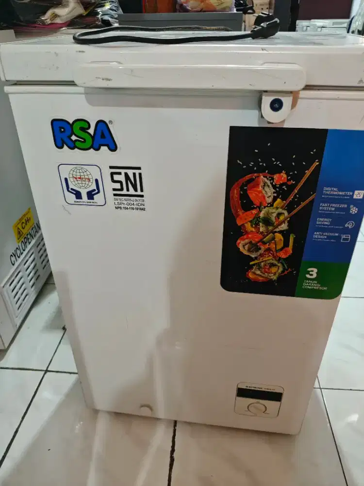 Freezer RSA 96 liter bekas masi nyala