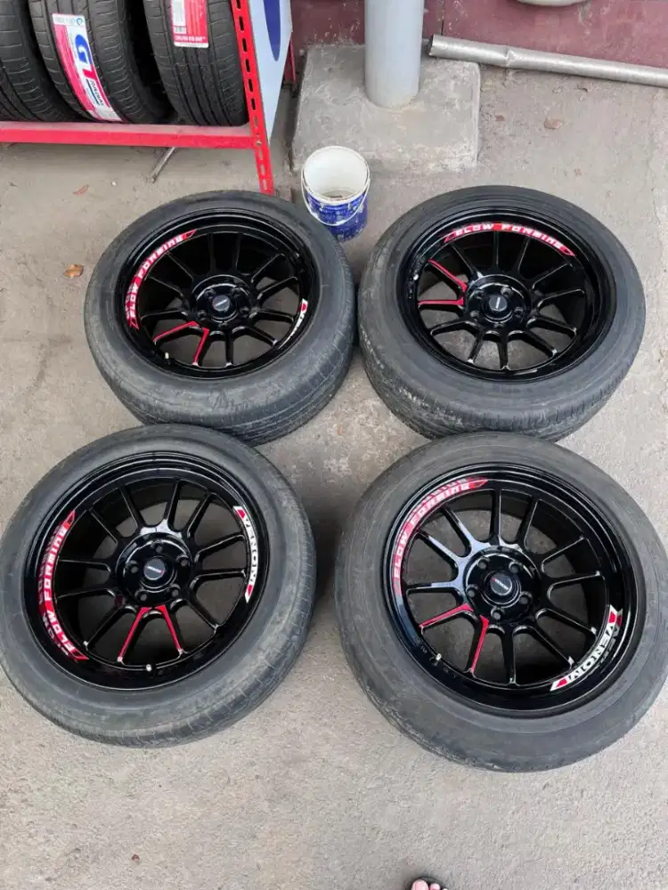 Venom 5 ring 18 lebar 9 pcd 5x114,3 ET 25 ban 235/50 R18 zenix reborn
