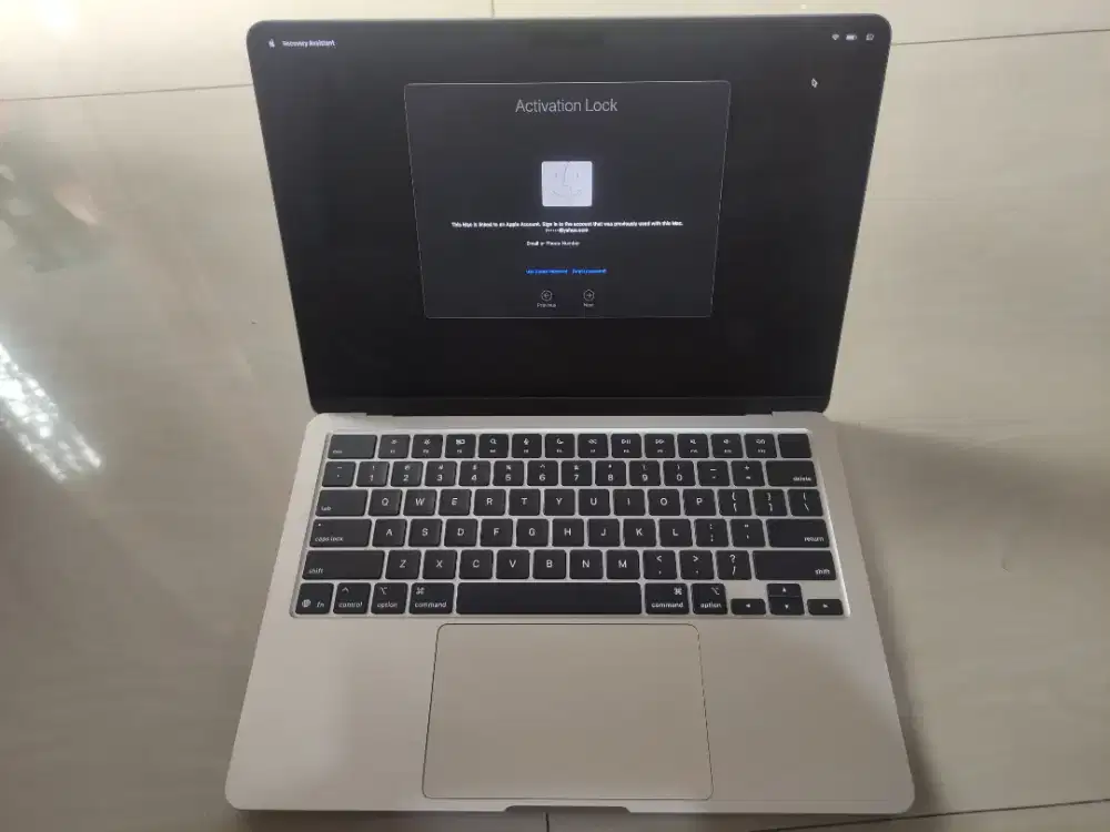 Macbook air m4 2025 model A3240 ada minus