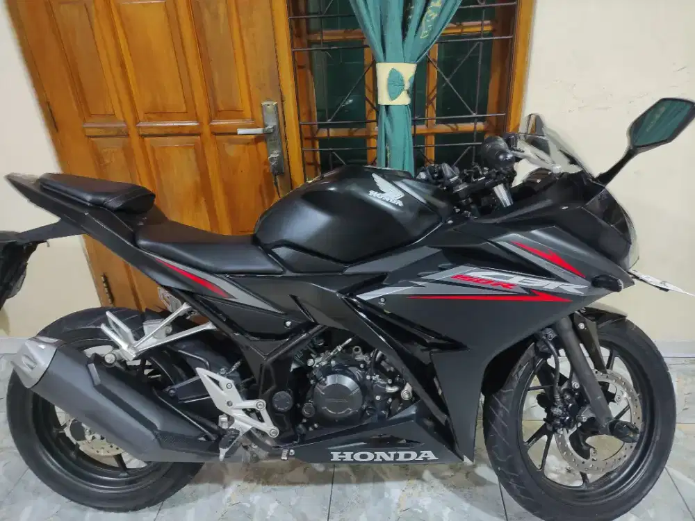 SUPER ISTIMEWA LOW KM HONDA CBR 150R SUPER MULUS FULL ORI JARANG ADA