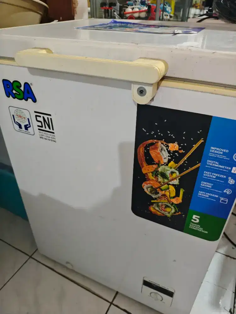 Freezer RSA 144 liter bekas masi nyala