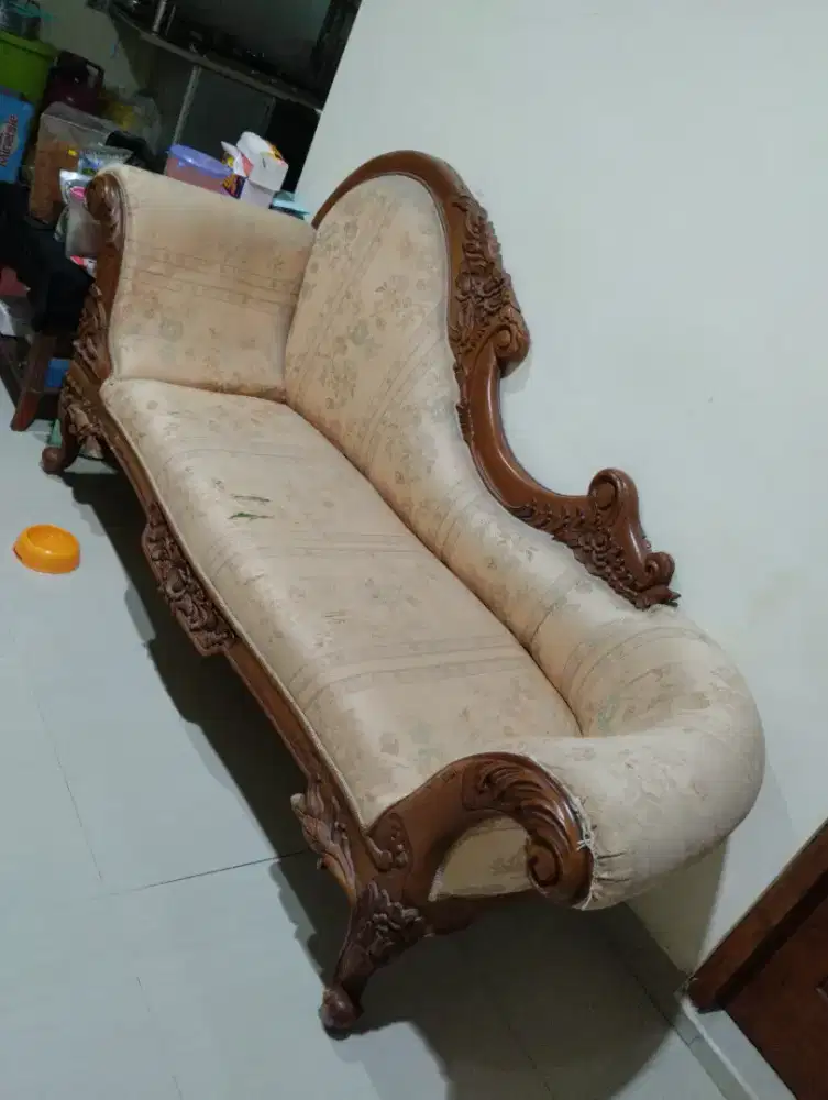 Sofa ukir model kuno antik dan cantik sekali