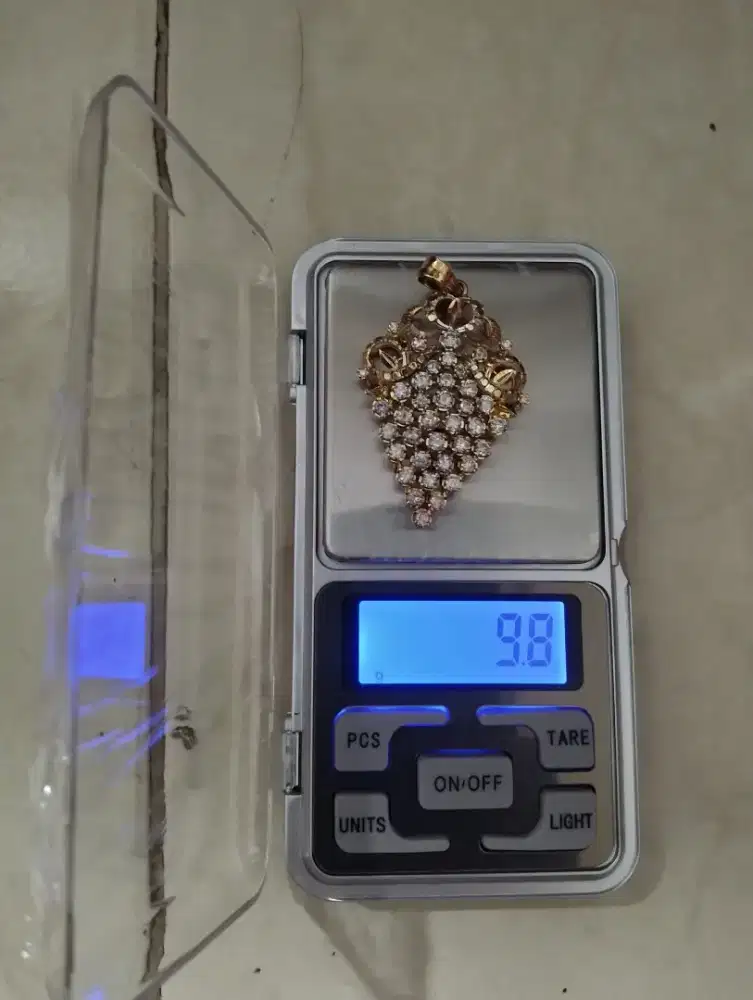 Liontin Anggur Berlian Medan