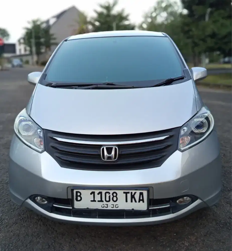 Honda Freed 1.5 E PSD AT 2010 Silver Istimewa Skali Mulus Sgt Terawat