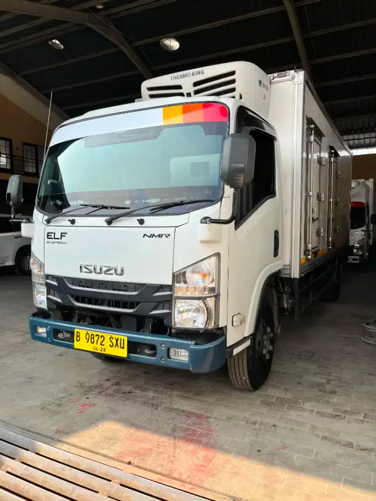 TRUK BOX FREZEER ISUZU NMR 81 CDD LONG