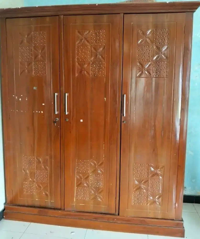 LEMARI JATI 3 PINTU