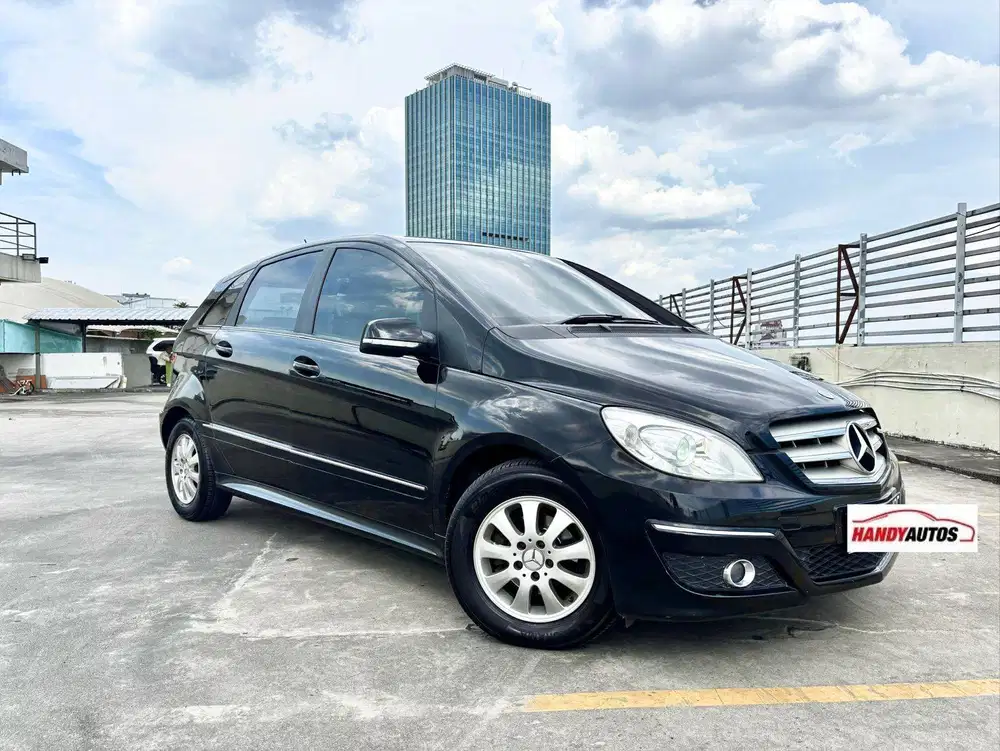 Mercedes Benz B180 Panoramic 2010 Matic Hitam