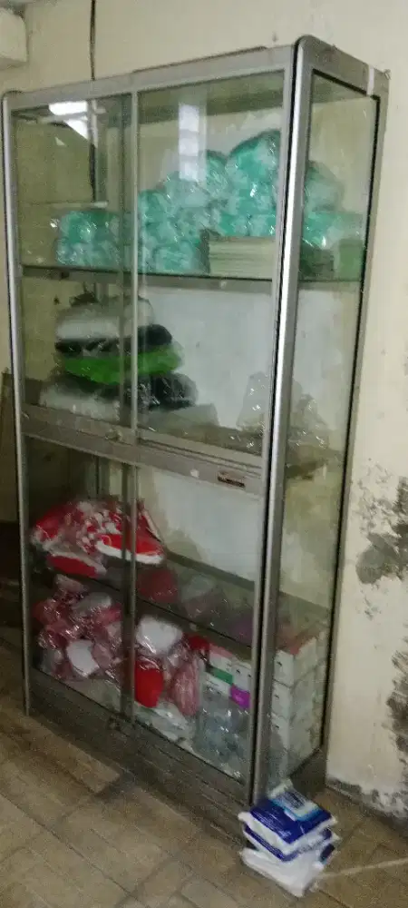 Etalase tinggi kondisi msh bagus