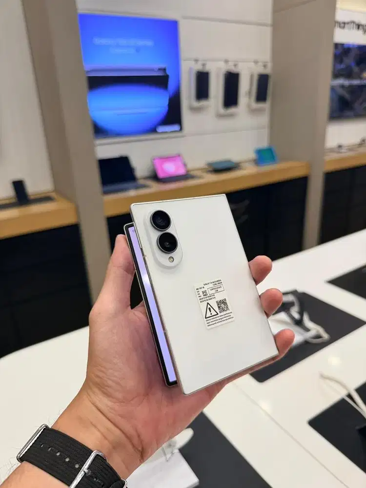 Pre order Samsung Galaxy Z fold 8 16/1tb