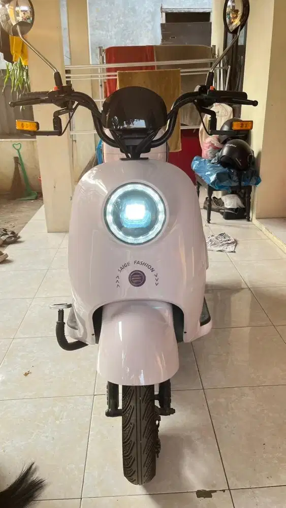 Sepeda Listrik Roda 3 Saige Aurora Ungu