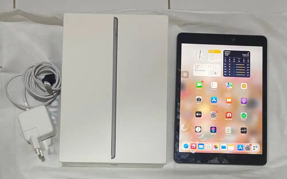 iPad 9 silver 64 GB lengkap box