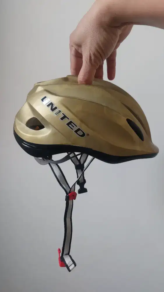 Helm Sepeda Anak UNITED Original – Adjustable Size – Warna Gold Doff