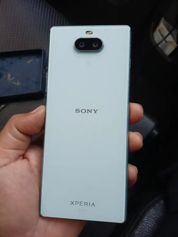 Sony xperia 8 cakeb