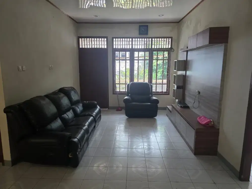 Rumah 2 Lantai Siap Huni di Pademangan Timur Jakarta Utara – LT 131m², LB 262m², SHM, 4 Kamar Tidur