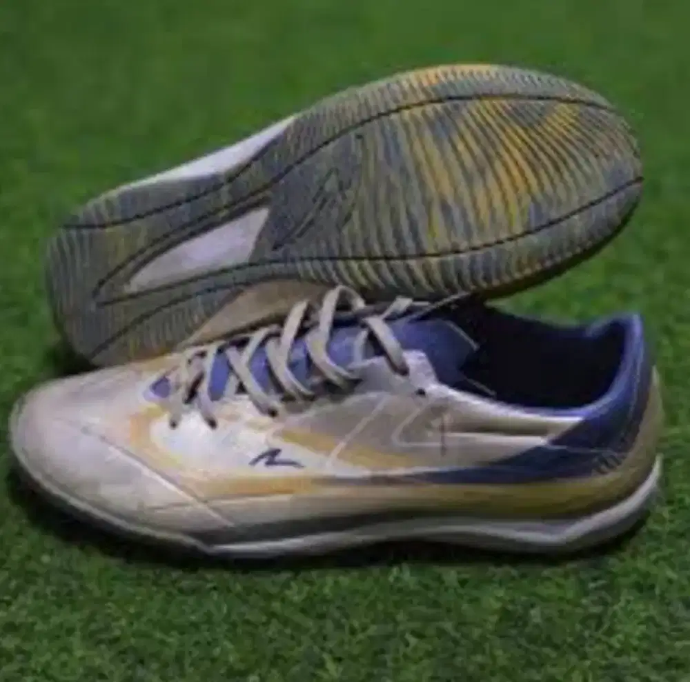 Sepatu futsal like new
