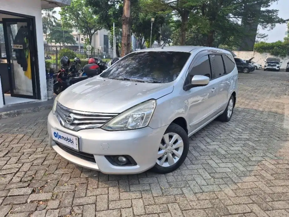LOW DP Nissan Grand livina 1.5 XV Bensin-AT 2014 KZZ
