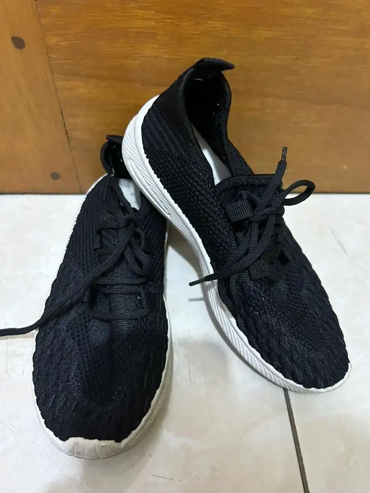 Sepatu sekolah anak hitam black size 34 bekas murah dr kevin slip on