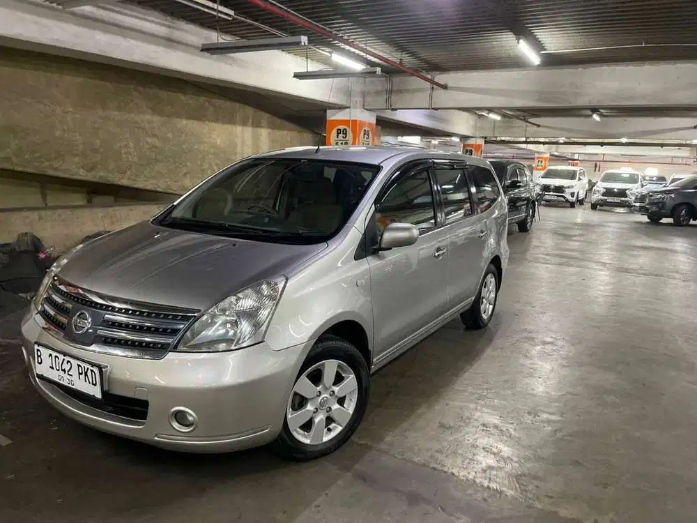 Nissan Grand Livina XV 1.5 AT 2010