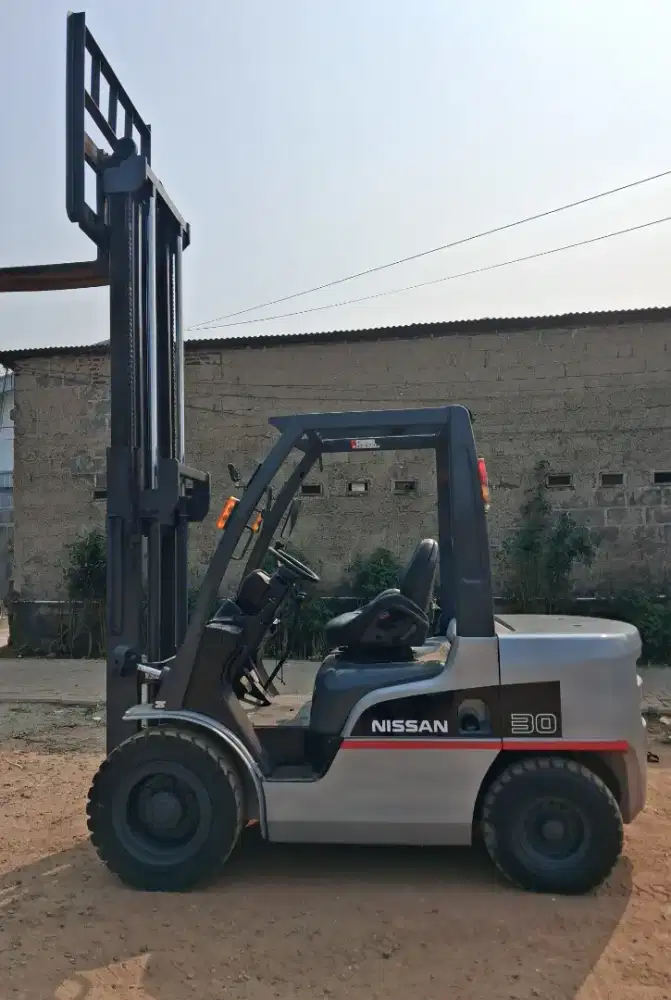 Forklift 3 ton nissan