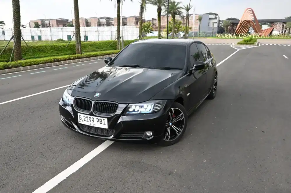 (Dijual Cepat) BMW E90 320i LCi 2010