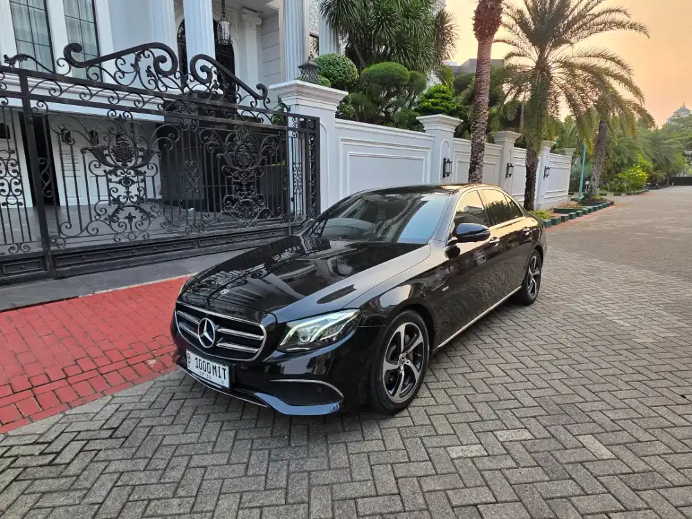 Antik KM 8rb Mercedes Benz E300 Avantgarde 2019  Hitam Mercy E300 2019