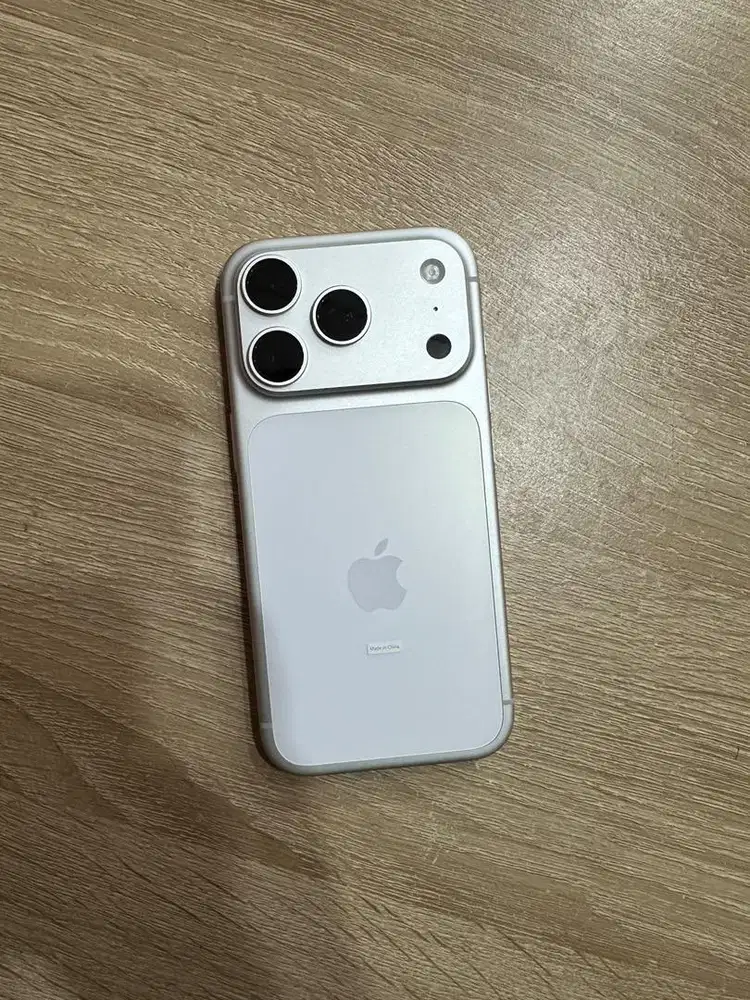 iphone 17 pro 256 silver ibox / blibli
