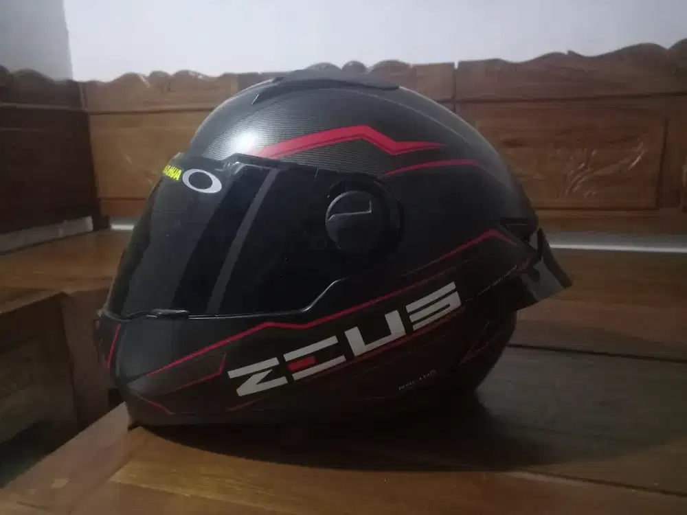 Zeus 811, ukuran M