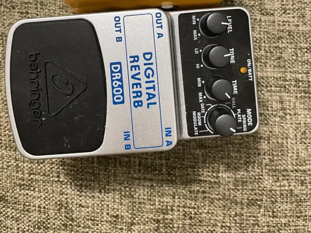 EFEK GITAR LISTRIK ATAU BASS