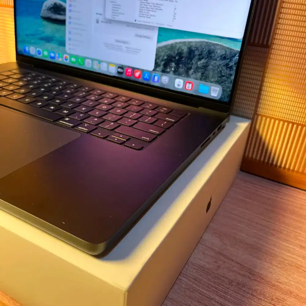 MACBOOK PRO M4 PRO 16inch Ram 24gb/512gb garansi resmi iBox Juni 2027