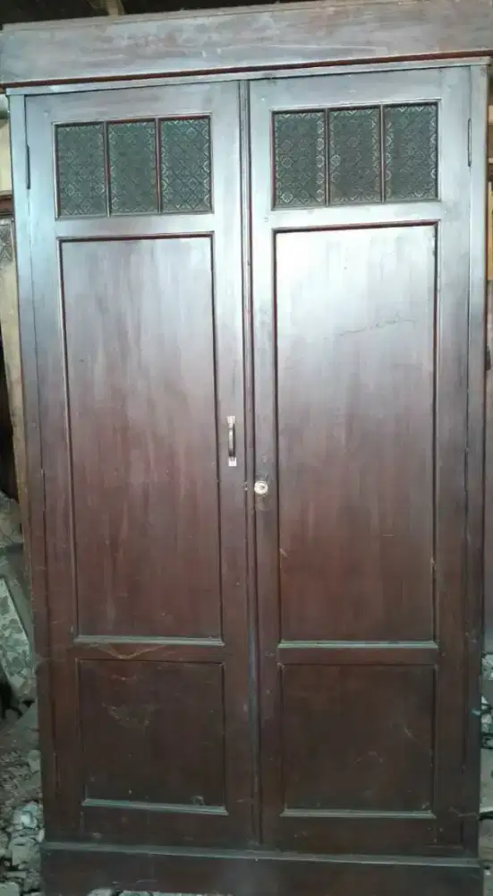LEMARI JATI DUA PINTU